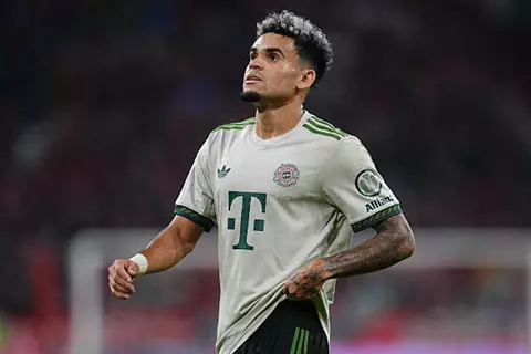 تعديل عقوبة لويس دياز بعد طرده في قمة بايرن ميونخ وباريس